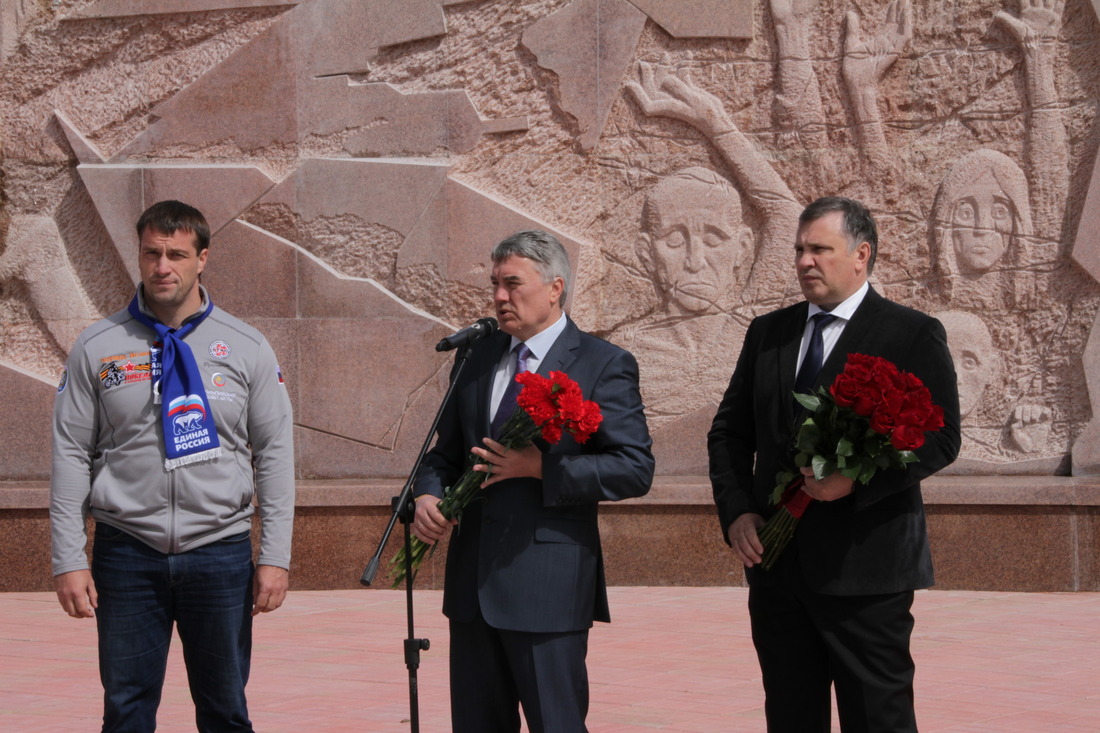 (Слева направо) Эдуард Исаков, Александр Кармазин, Эдуард Березин
