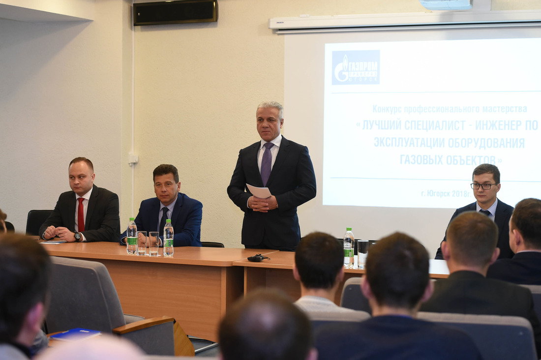 Участников конкурса приветствует Алексей Прокопец, заместитель генерального директора ООО «Газпром трансгаз Югорск» по эксплуатации компрессорных станций