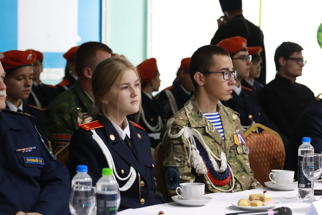 Встреча в формате «круглого стола» на тему «Молодежь и армия. Защита Отечества — священный долг каждого»