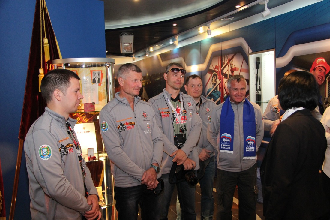 Участники мотопробега в музее ООО "Газпром трансгаз Югорск"