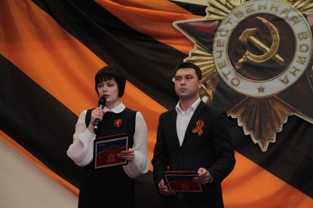 Ксения Астапенко и Денис Тюленев, ведущие театрализованной программы