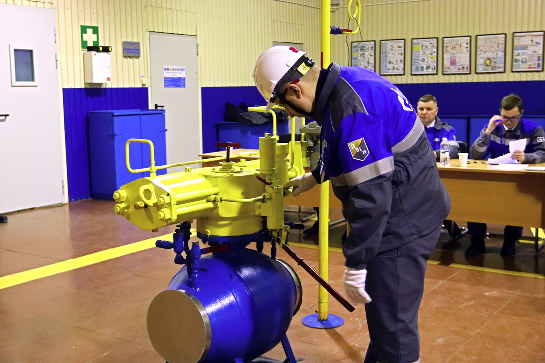 В «Газпром трансгаз Югорске» определили лучшего по профессии среди машинистов технологических компрессоров