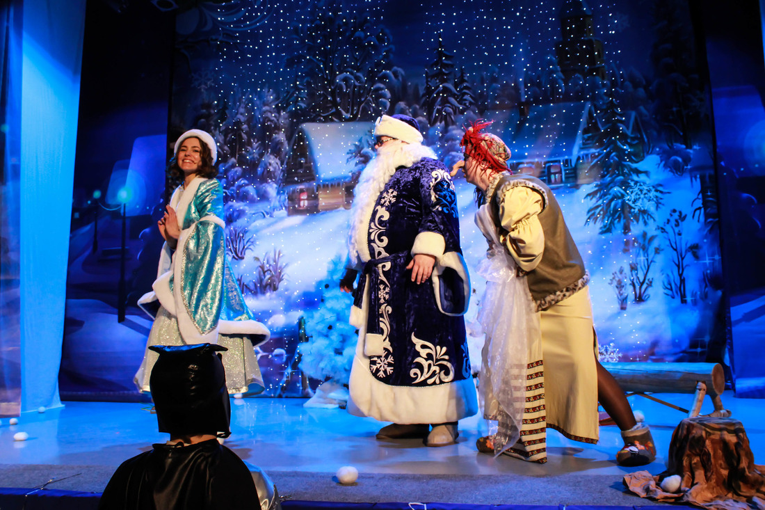 Молодежь Таежного ЛПУМГ подготовила для маленьких зрителей сказку "День рождения Снегурочки"