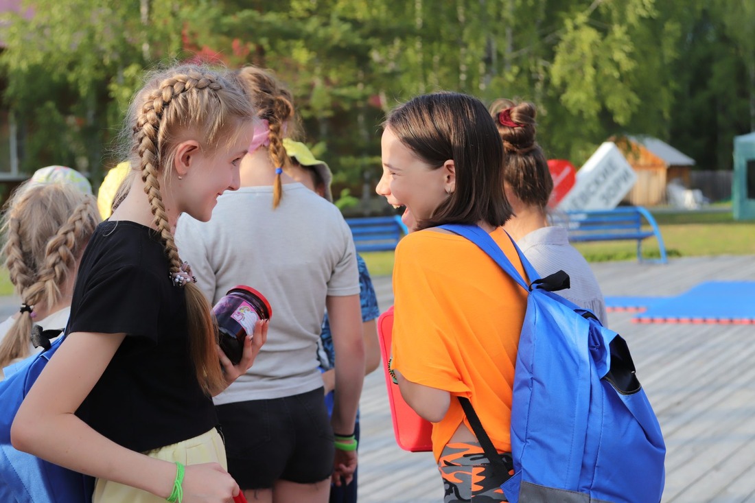 Работники «Газпром трансгаз Югорска» организовали для детей из ДНР посещение мобильного музея и вручили подарки