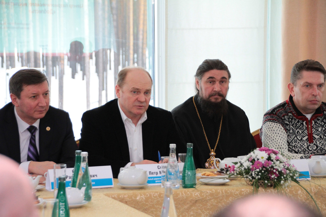 Слева направо: Раис Салахов, Петр Созонов, епископ Фотий, Александр Уткин