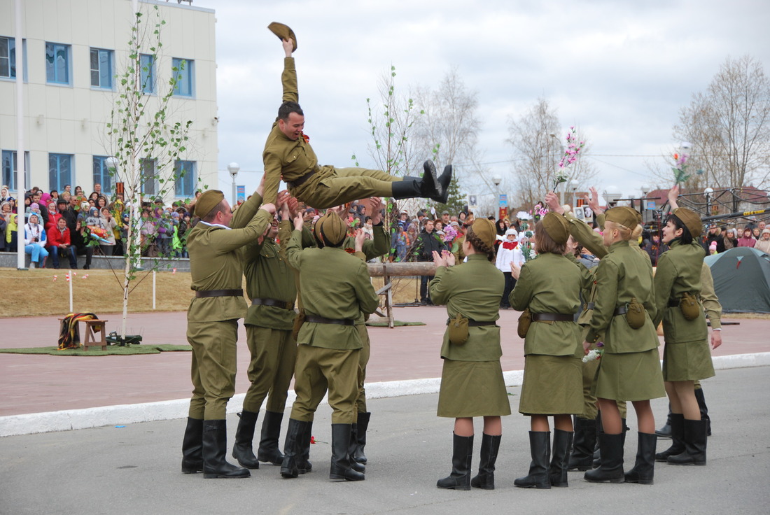 «Нам война не смотрела в глаза» — театрализованная ретроспектива