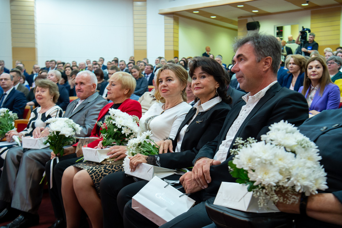 Почетные гости праздничного собрания — ветераны и пенсионеры «Газпром трансгаз Югорска»