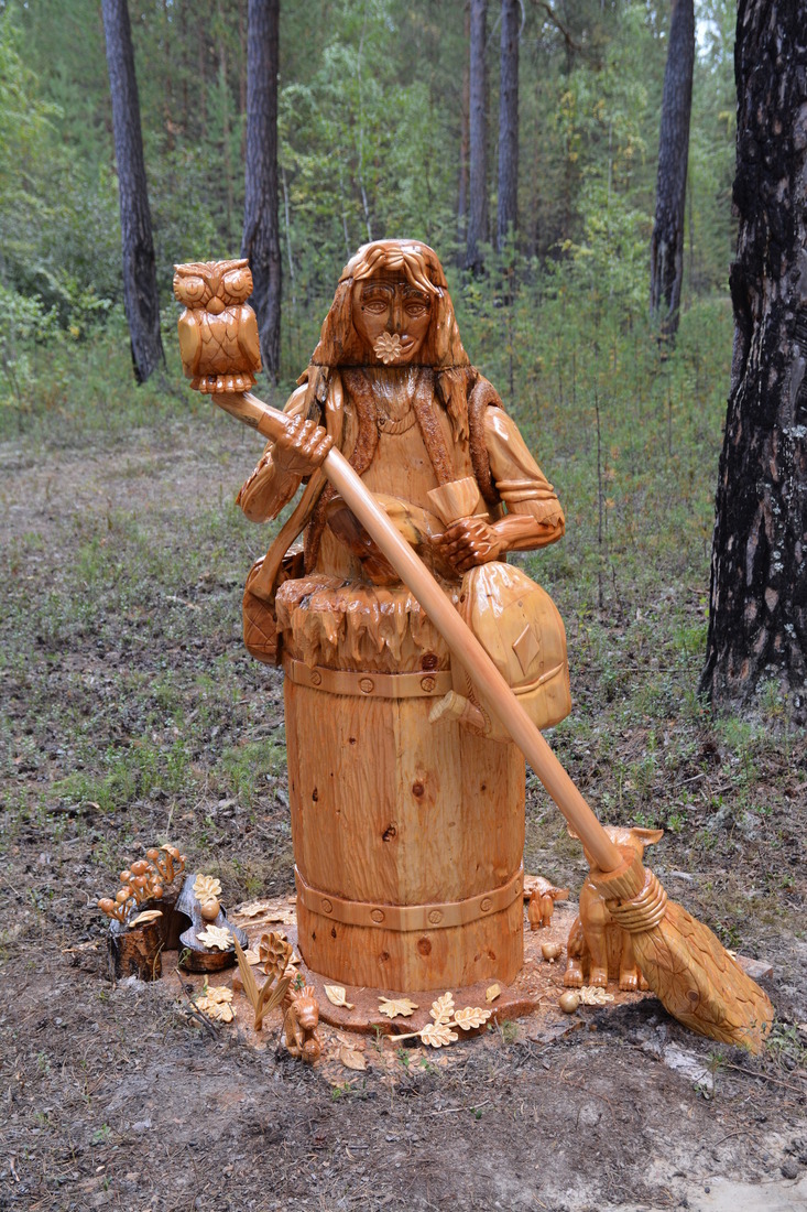 Лучшая деревянная скульптура (1 место) — «Баба Яга», изготовленная сотрудниками Комсомольского ЛПУМГ