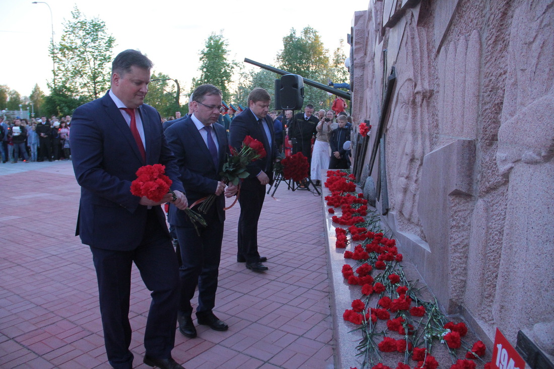 Возложение цветов к мемориальному комплексу «Воинская слава»