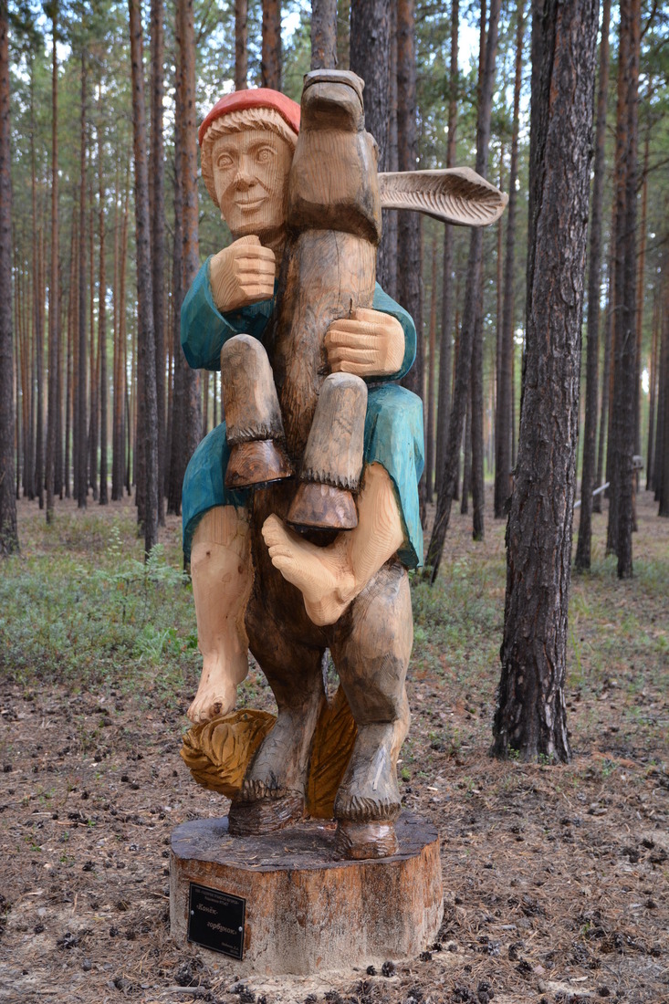 Работа стропальщика Дениса Нядонги (Надымское УТТиСТ) — 2 место в номинации «Лучшая деревянная скульптура»