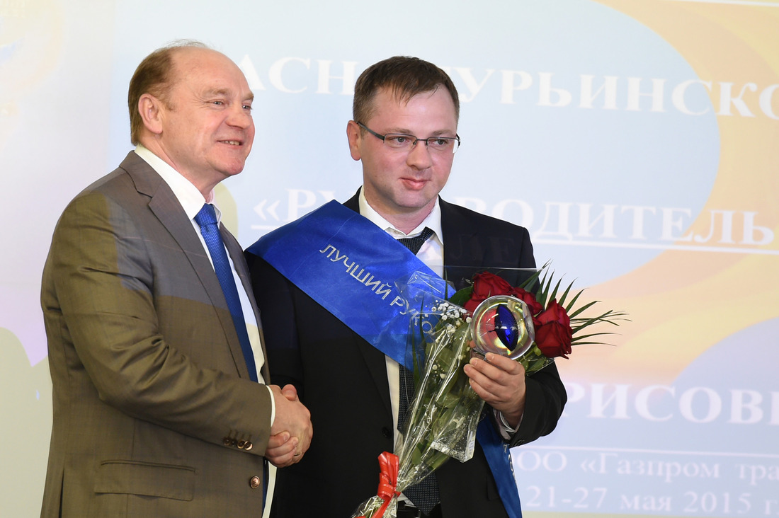 Валерий Братков (справа) — руководитель года