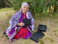 Елена Федотова, автор проекта теневых книг для детей «Фольклор казымских ханты»