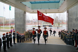 Гражданско-патриотическая акция «Марш Знамени Победы» завершилась в Югорске