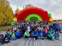99 школьников из ДНР побывали в сентябре в оздоровительном лагере «Окуневские зори» в ХМАО-Югре