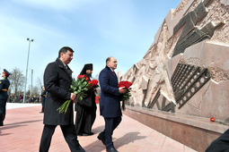 9 мая прошла торжественная церемония возложения цветов к Мемориальному комплексу «Воинская слава»
