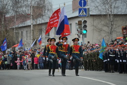 Вынос знамени Победы и Флага Российской Федерации Ротой Почетного караула