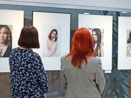 В корпоративном музее «Газпром трансгаз Югорска» проходит выставка, посвященная Международному женскому дню