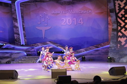 Младшая группа хореографического ансамбля "Лапушки" с номером "Точка, точка, запятая". Фото с сайта www.gazpromfakel.ru