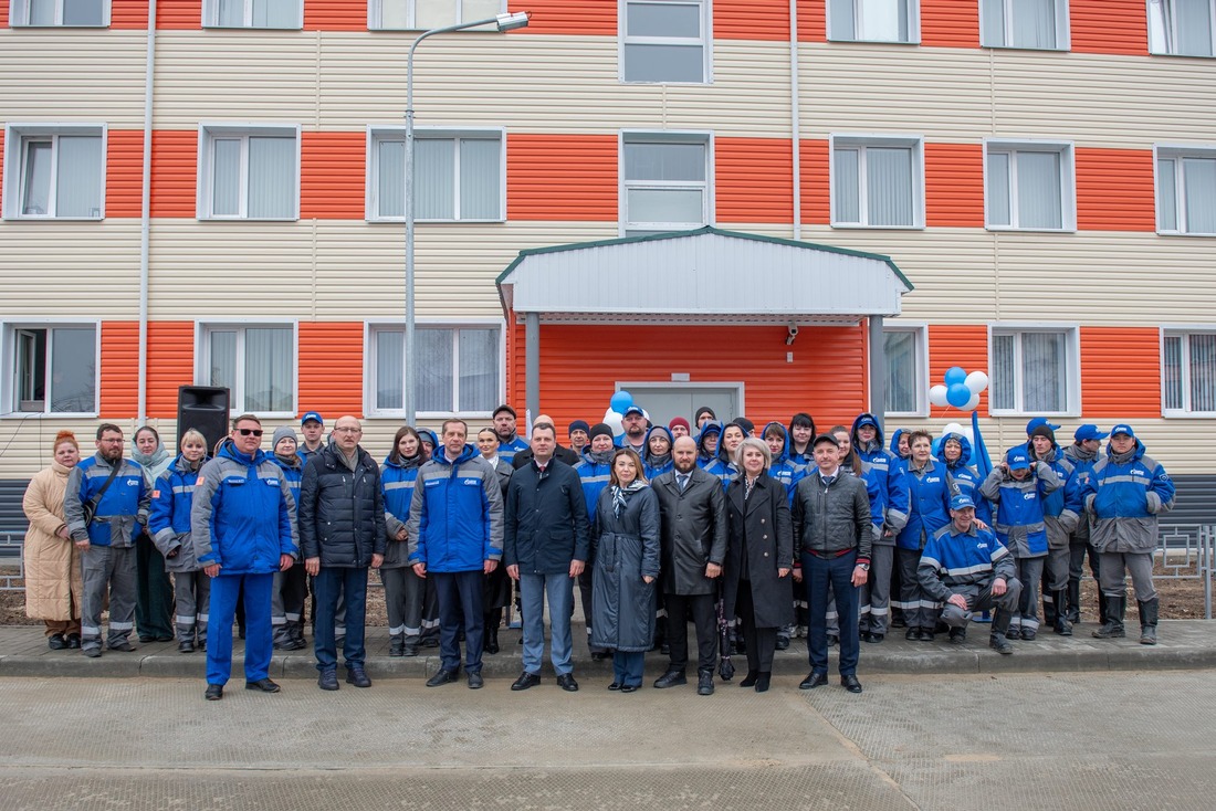 На церемонии открытия присутствовали руководители компании и сотрудники филиала