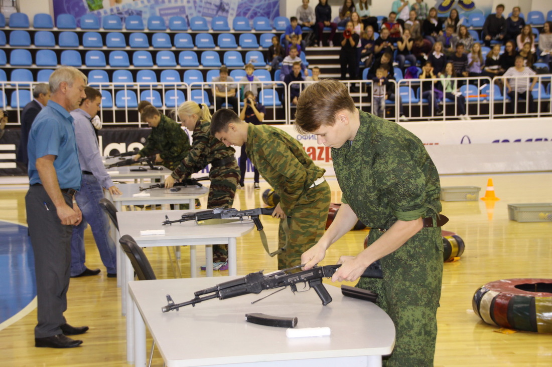 Участники военно-спортивной эстафеты «В здоровм теле — здоровый дух»