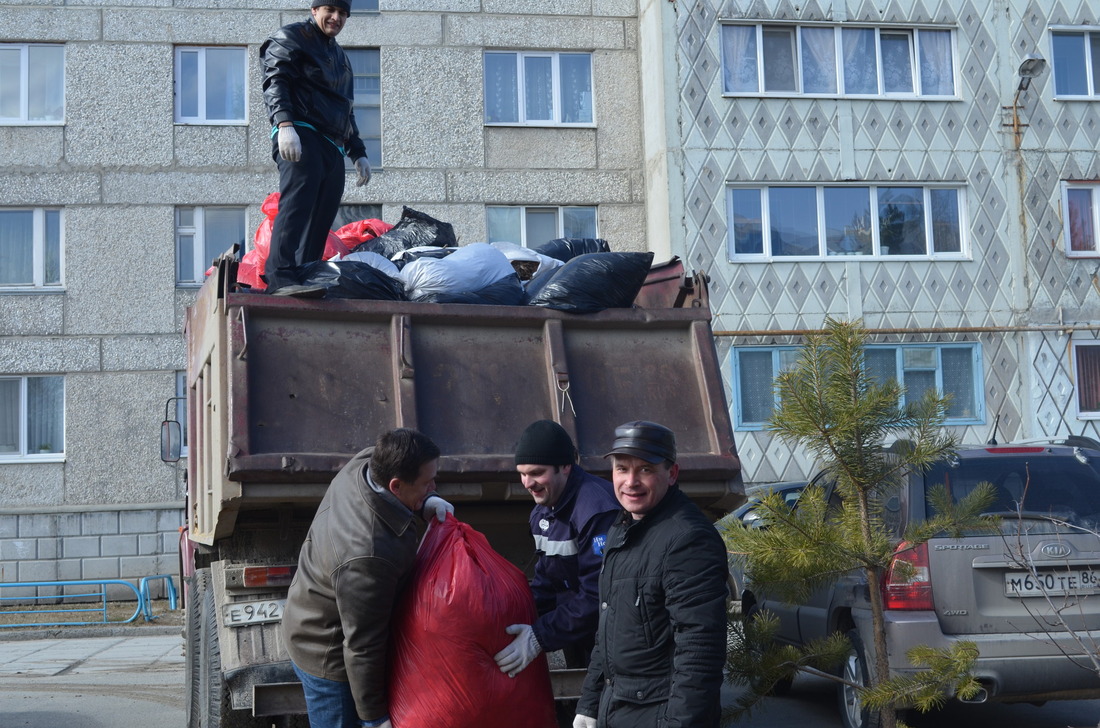 Сотрудники Управления связи на субботнике «Зеленая весна»