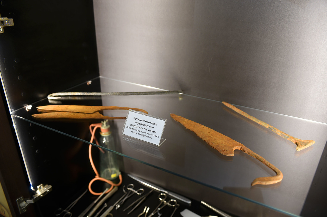 Копии древнеегипетских хирургических инструментов