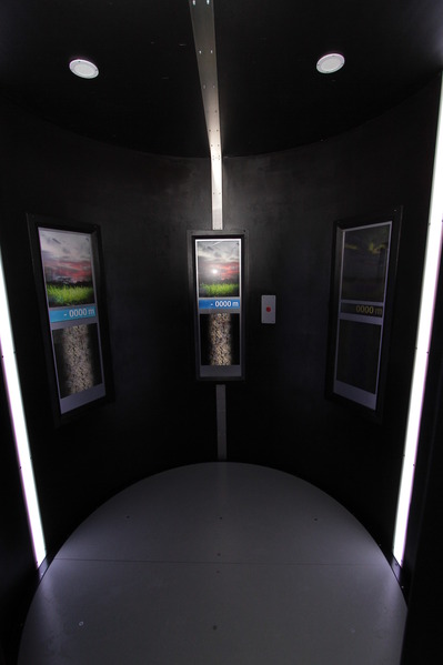 В виртуальном лифте можно спуститься на глубину 2 км. к подземным залежам газа