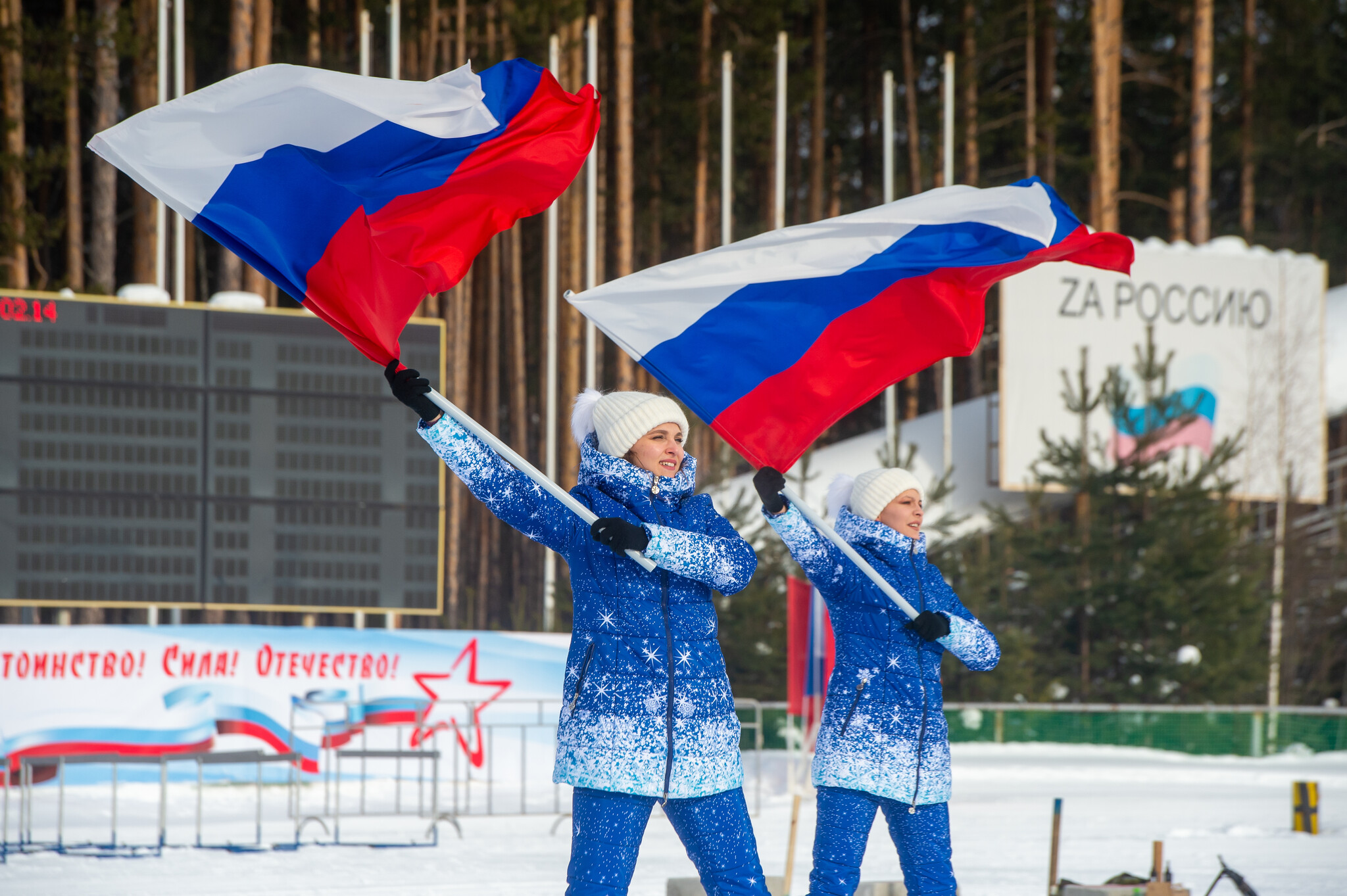 В Югорске прошла патриотическая акция «Достоинство! Сила! Отечество!»